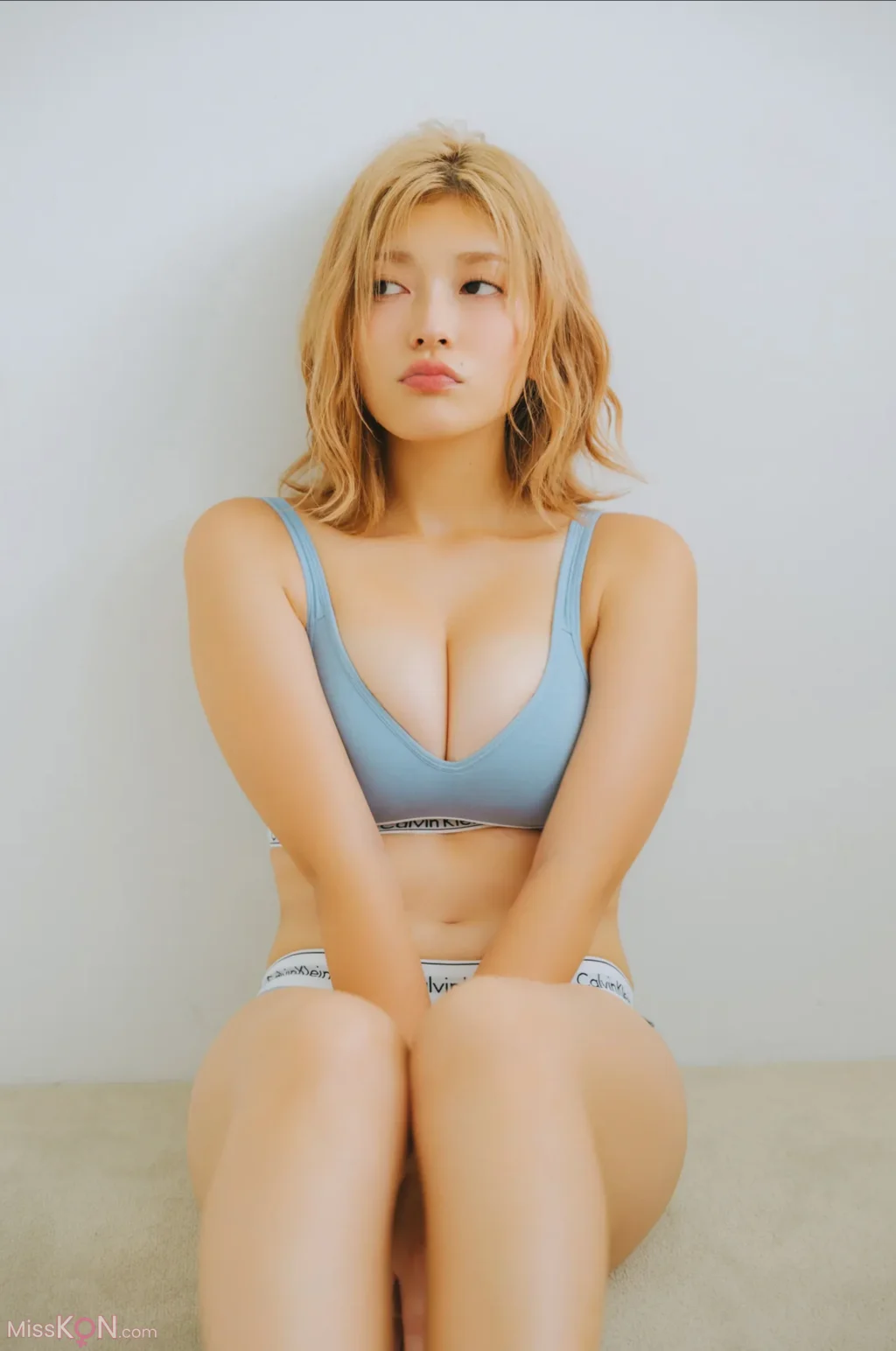 [JP] Otono Sakurai (櫻井おとの): FRIDAY GOLD 誘惑天使 + Other cut (18 photos) – Page 2