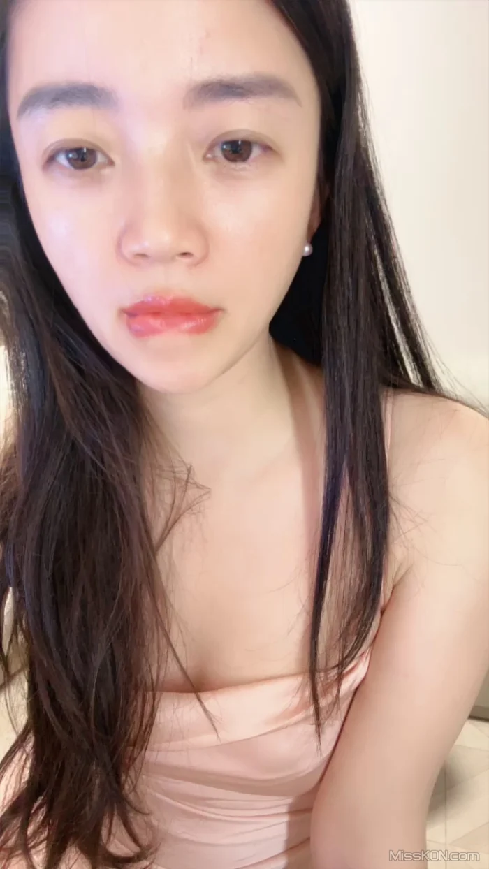 汐汐07: 顶级纯欲眼镜嫩妹 美腿丝袜高跟跳蛋喷水 浴室失神诱惑十足 #01 (38 photos + 4 videos)