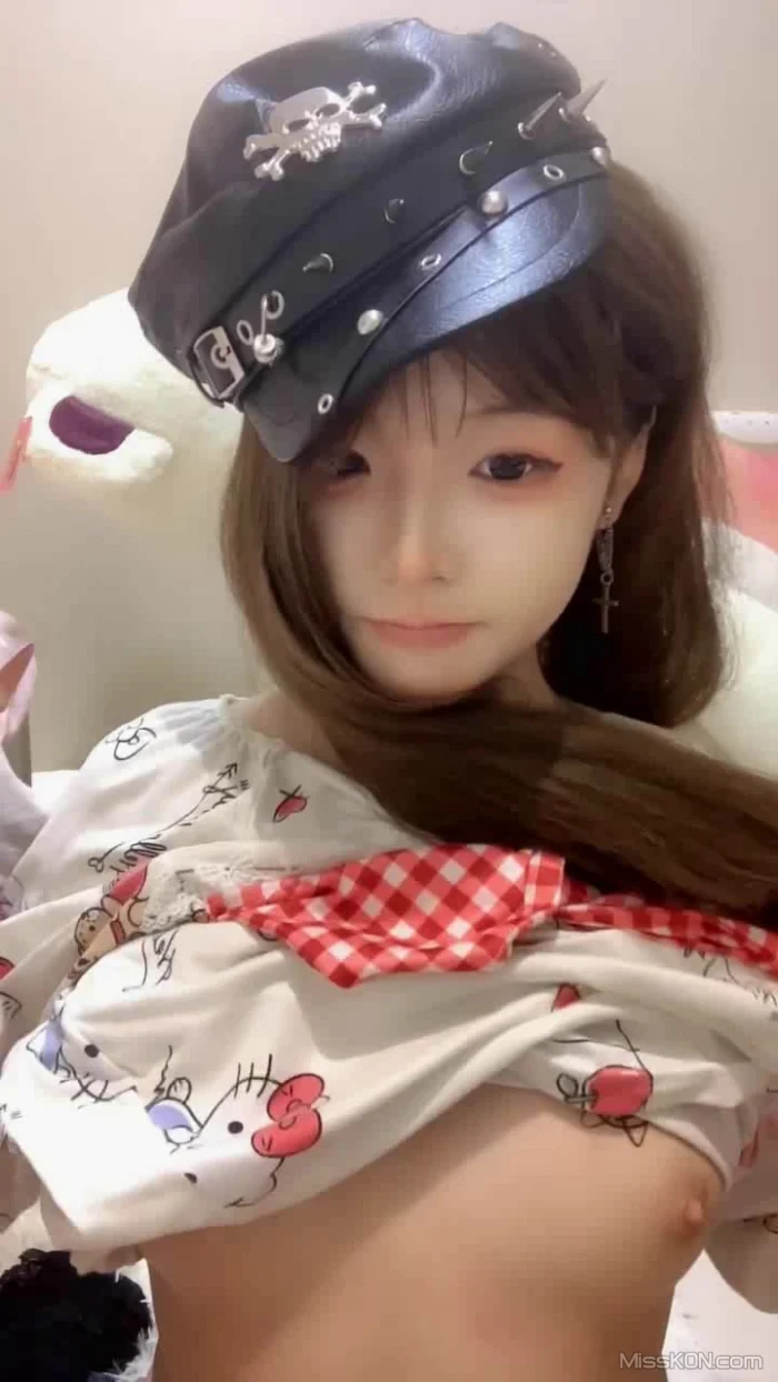 呆呆大王: 清纯可爱妹妹 2026年01月28号-02月10号录制 肤白如雪香甜白嫩奶油肌肤 纯欲系女神 (31 photos + 4 videos)