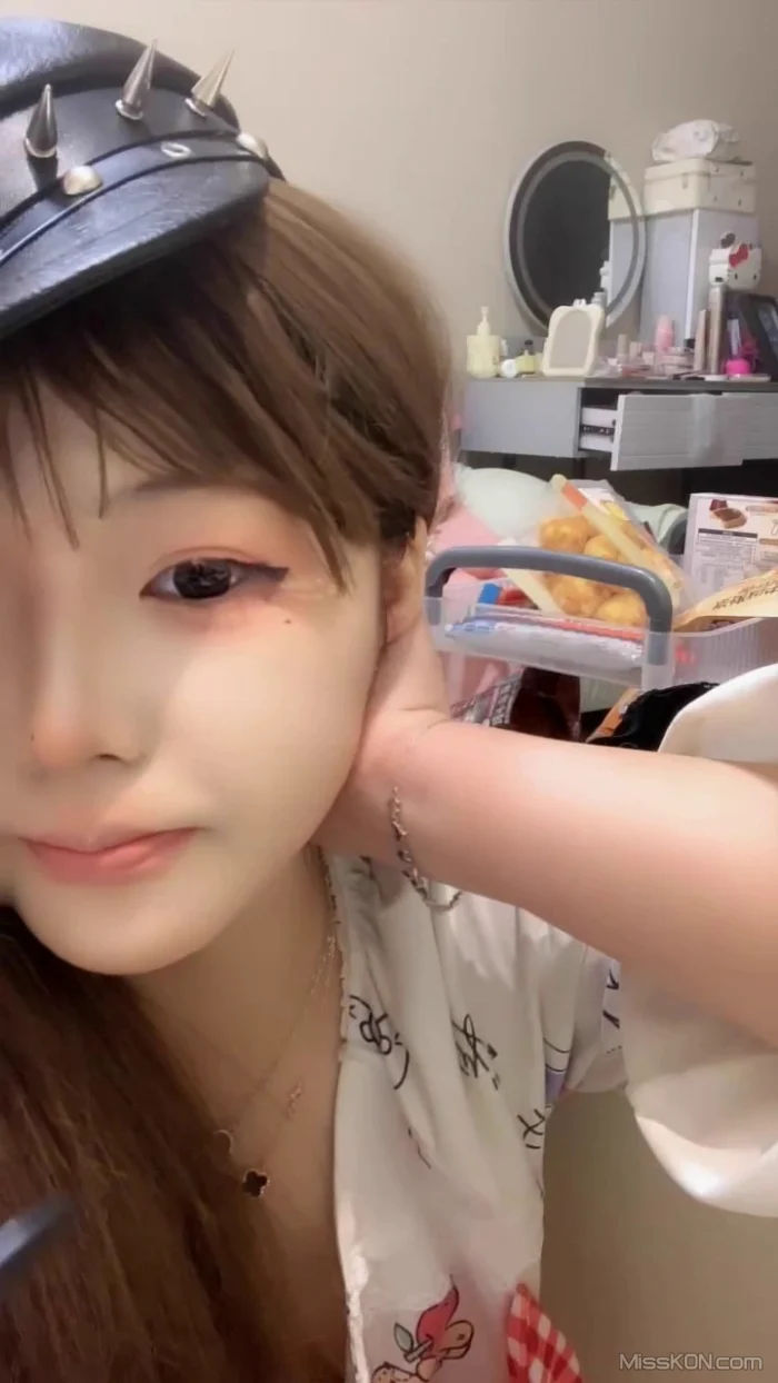 呆呆大王: 清纯可爱妹妹 2026年01月28号-02月10号录制 肤白如雪香甜白嫩奶油肌肤 纯欲系女神 (31 photos + 4 videos)