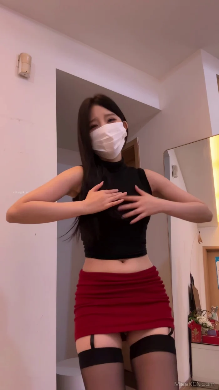 小小张: 快手福利甜妹 裸舞油亮无内丝袜 (51 photos + 6 videos) – Page 2