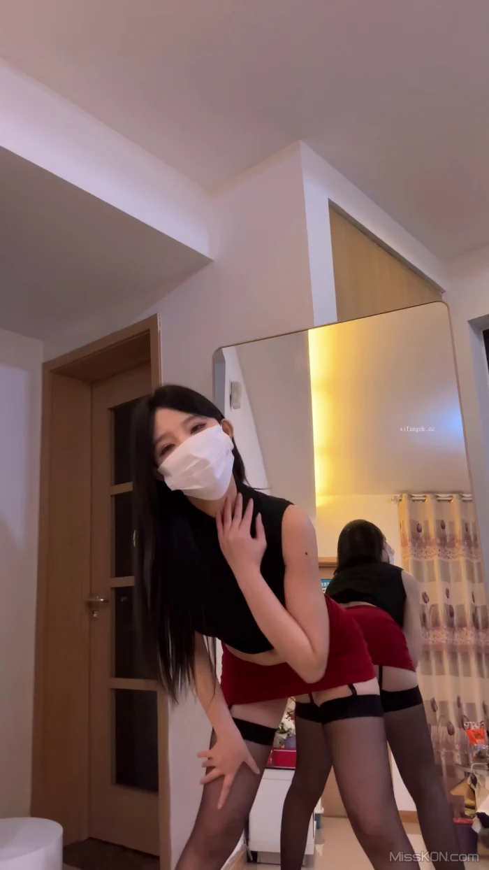 小小张: 快手福利甜妹 裸舞油亮无内丝袜 (51 photos + 6 videos) – Page 2