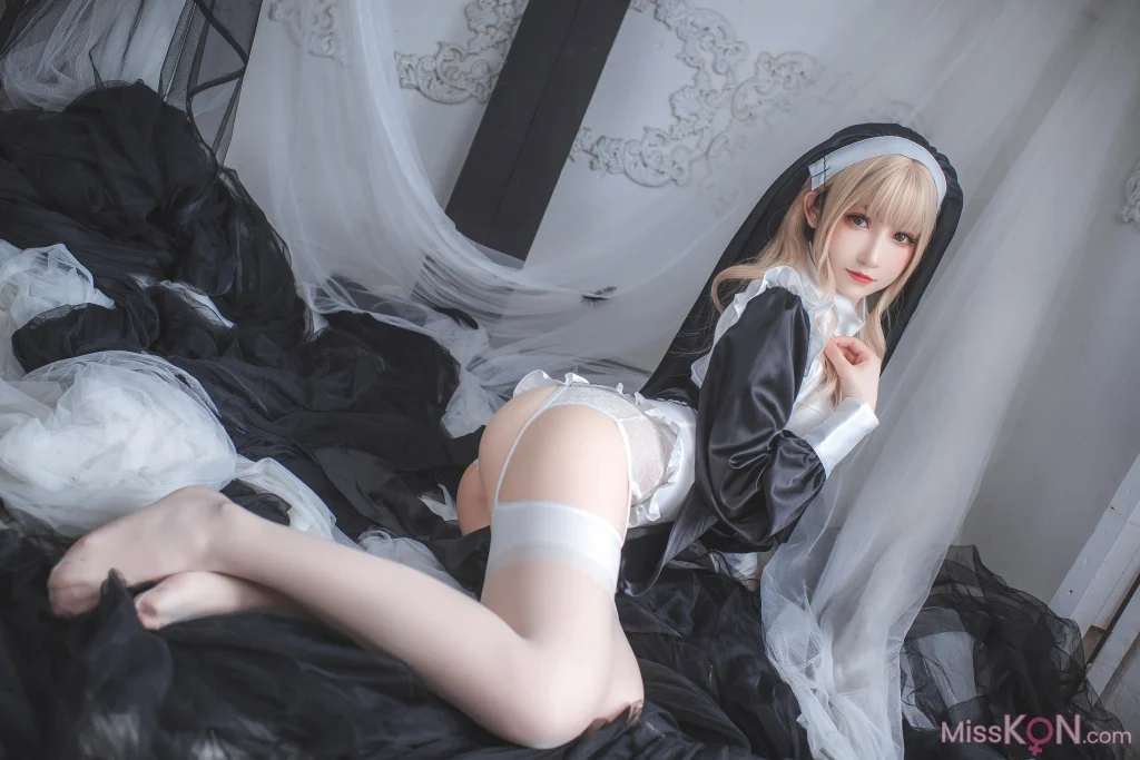 Coser@桃濑衣衣: 修女 (59 photos + 3 videos)