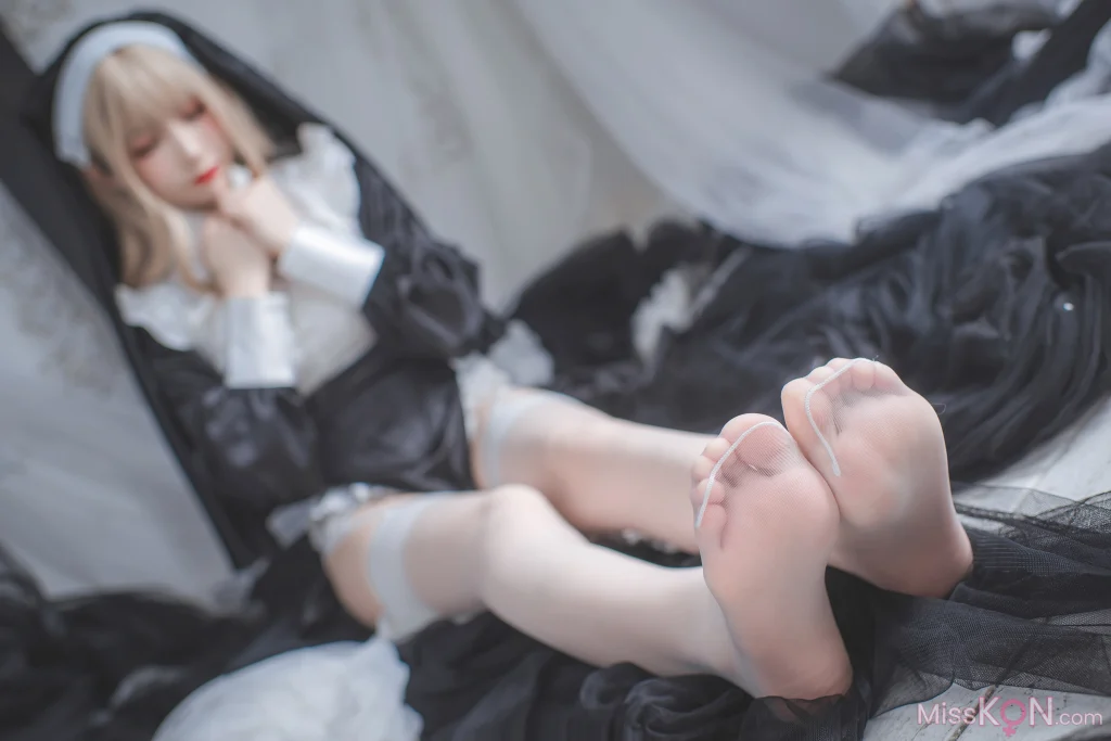 Coser@桃濑衣衣: 修女 (59 photos + 3 videos)