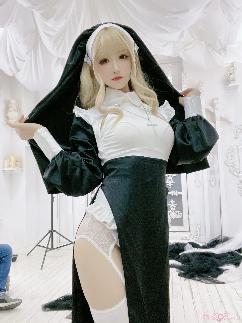 Coser@桃濑衣衣: 修女 (59 photos + 3 videos)