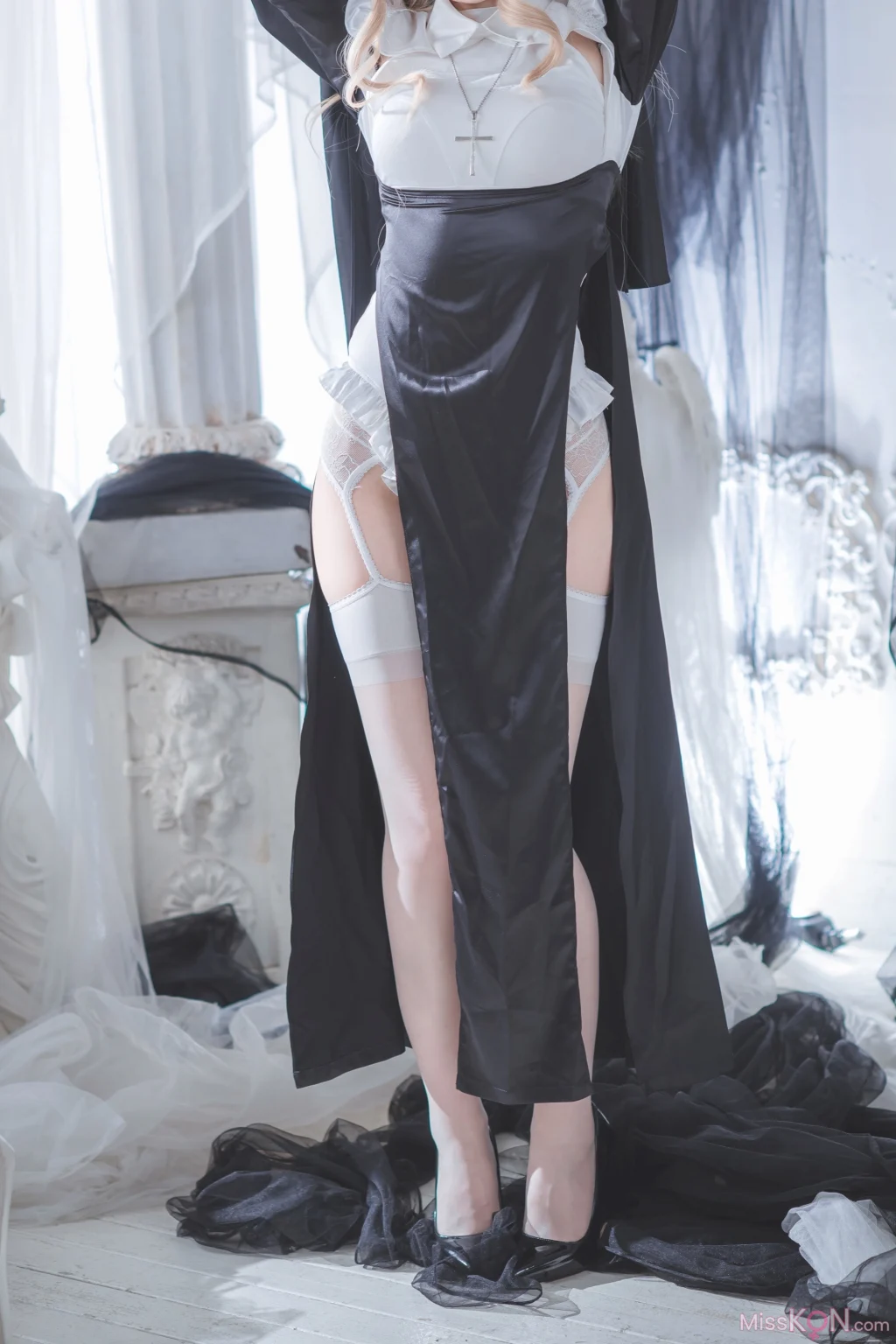 Coser@桃濑衣衣: 修女 (59 photos + 3 videos)