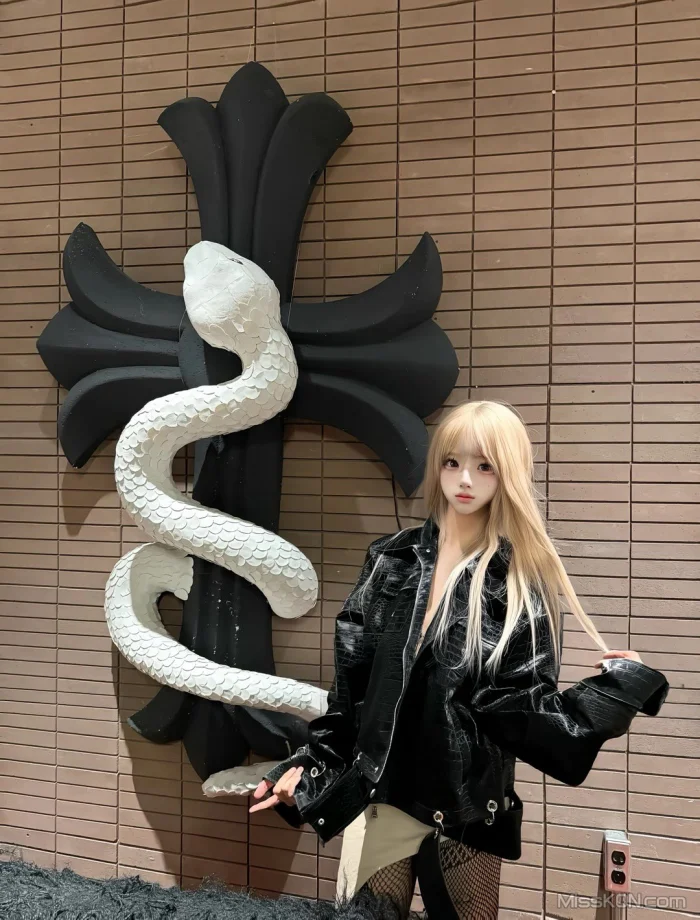 12w: 高颜反差福利姬 全尺度视图合集 (106 photos + 60 videos)