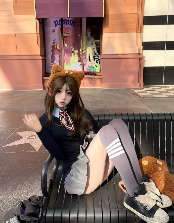 12w: 高颜反差福利姬 全尺度视图合集 (106 photos + 60 videos)