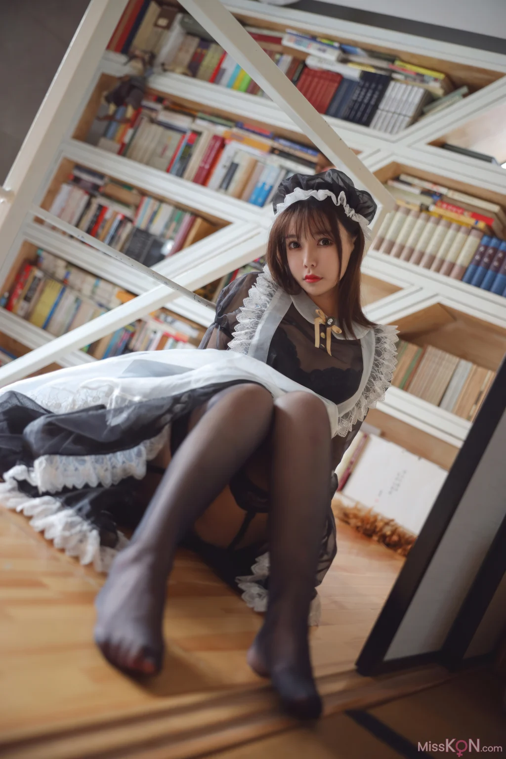 Coser@亚马逊鲶鱼: 黑色透明女仆 (33 photos)
