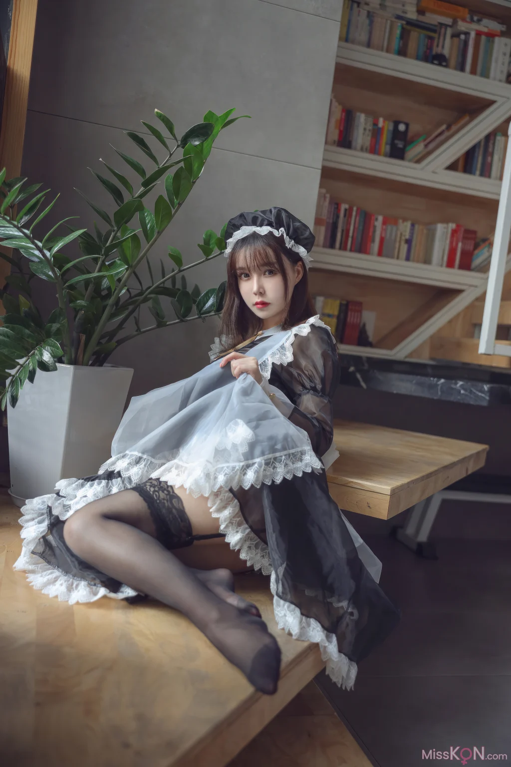 Coser@亚马逊鲶鱼: 黑色透明女仆 (33 photos)
