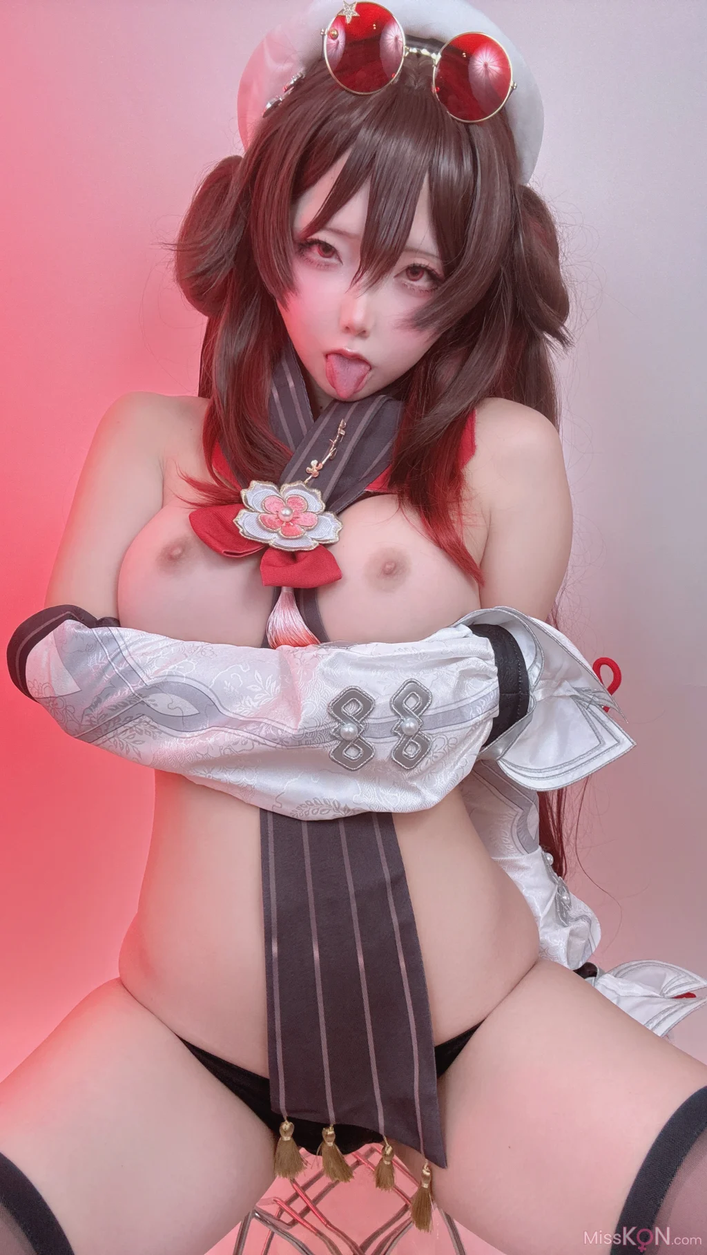 Coser@chuchu: OnlyFans萝莉福利姬 原神胡桃cos (145 photos + 1 video)