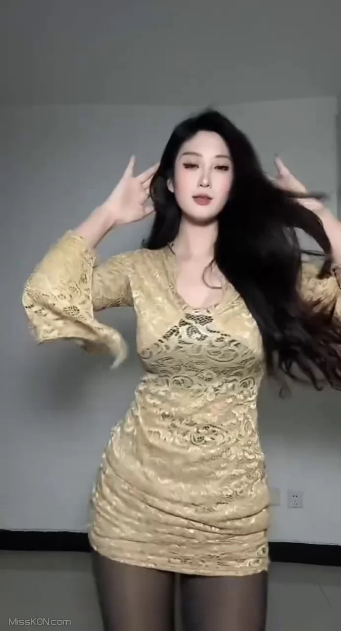 乖米: 极品身材好颜值御姐 付费定制 门槛福利诱惑私拍 (35 photos + 8 videos)