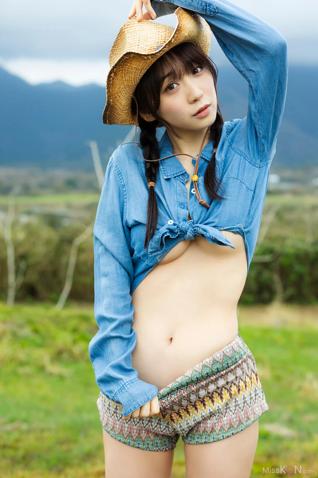 [JP] Moe Iori (伊織もえ):【増量版　全５０Ｐ】ヤンマガアザーっす！＜ＹＭ２０２５年４／５号未公開カット＞ヤンマガデジタル写真集 (54 photos)