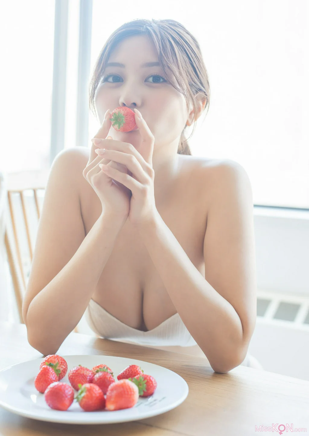 [JP] Yume Hayashi (林ゆめ): BRODYデジタル写真集 「美しき日常」 (52 photos) – Page 2