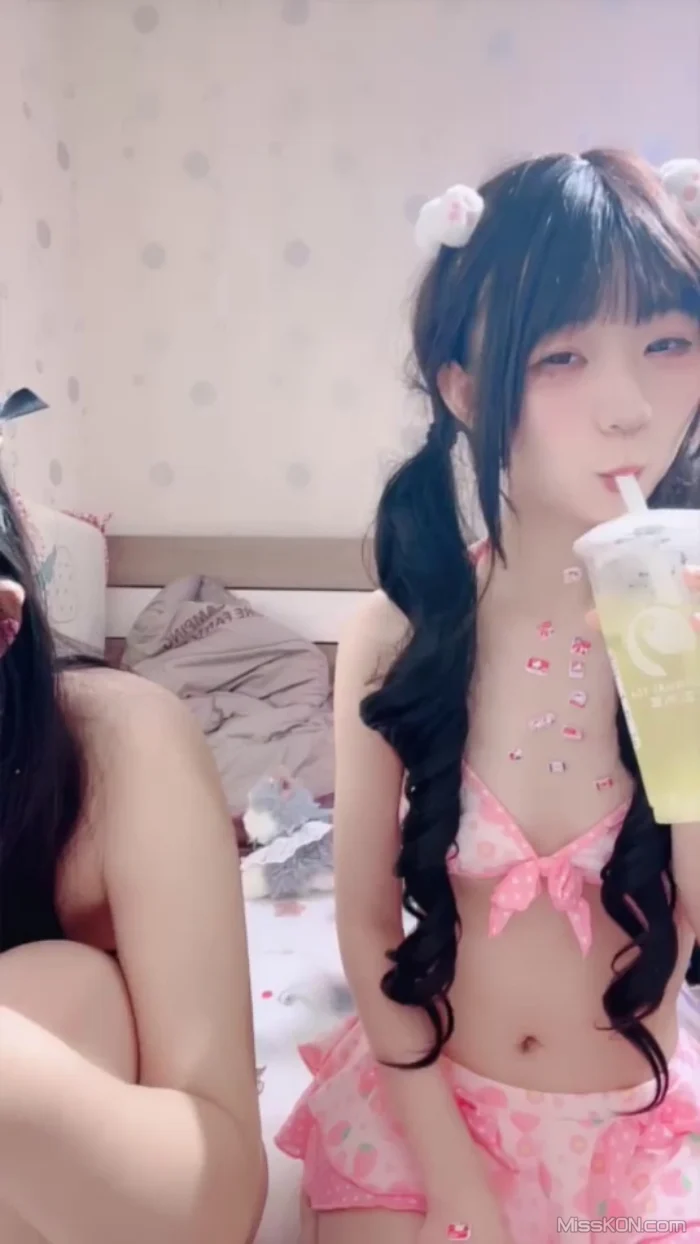 洛丽塔: 卡哇伊萌萌哒 穿着校服与闺蜜激情演绎 (58 photos + 4 videos)