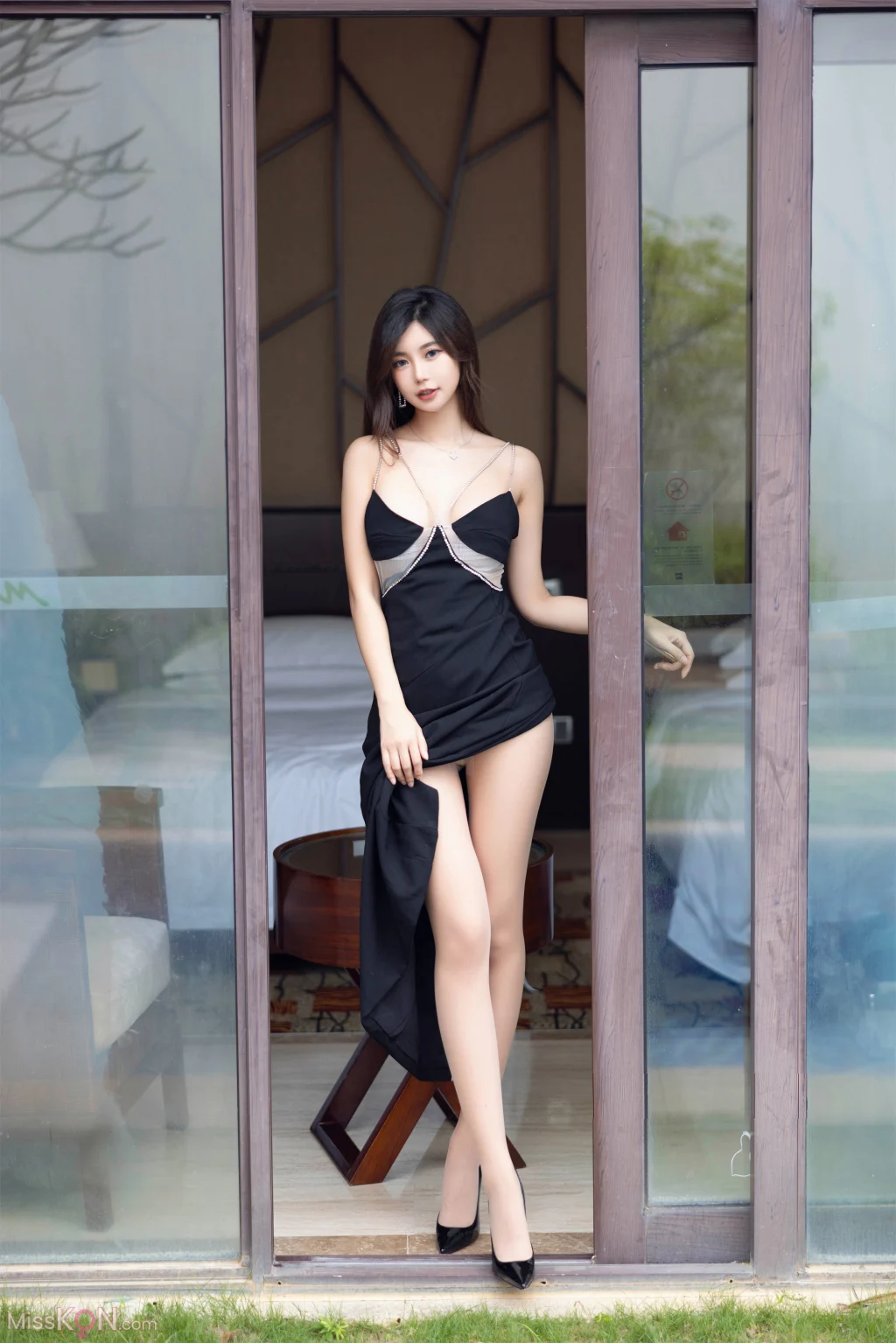 [内购无水印] 绮里嘉ula: 邻家小少妇 (85 photos)
