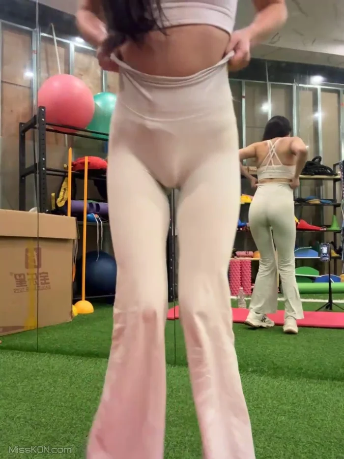 jiajia_L: 健身房内的秘密 #02 (80 photos + 21 videos) – Page 2