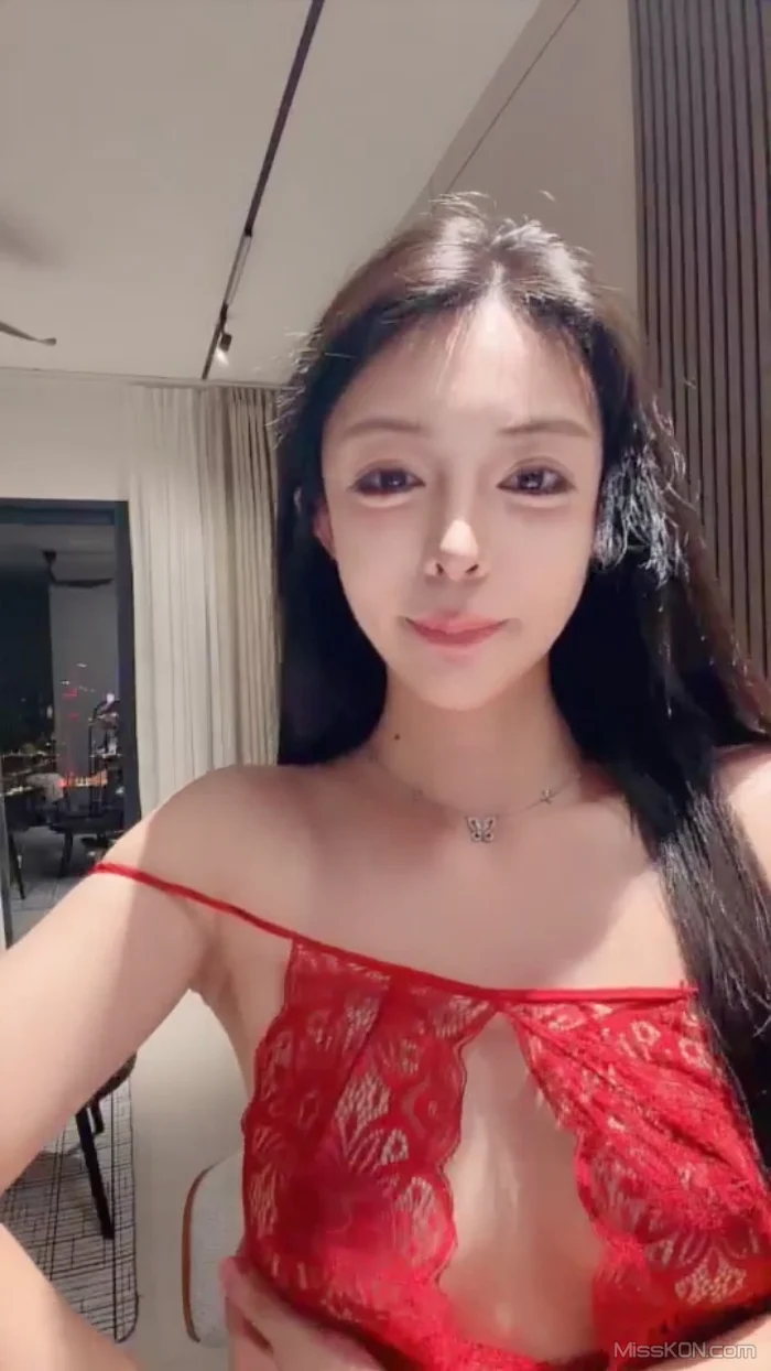 鹅美美: 绿播下海了 超级大美乳 性感热舞 (61 photos + 12 videos)