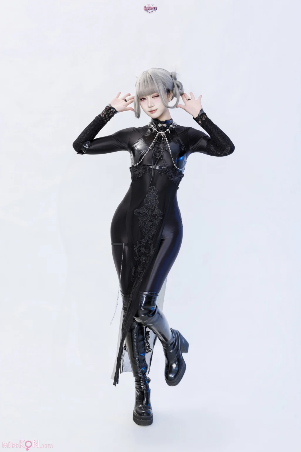 Coser@柒柒要乖哦: 黑靡烟旗袍 (108 photos + 2 videos)