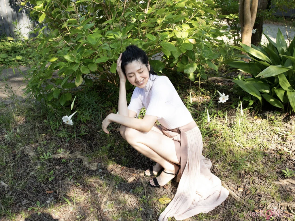 [JP] Hitomi Korenaga (是永瞳): 週刊ポストデジタル写真集 CONTACT (42 photos)