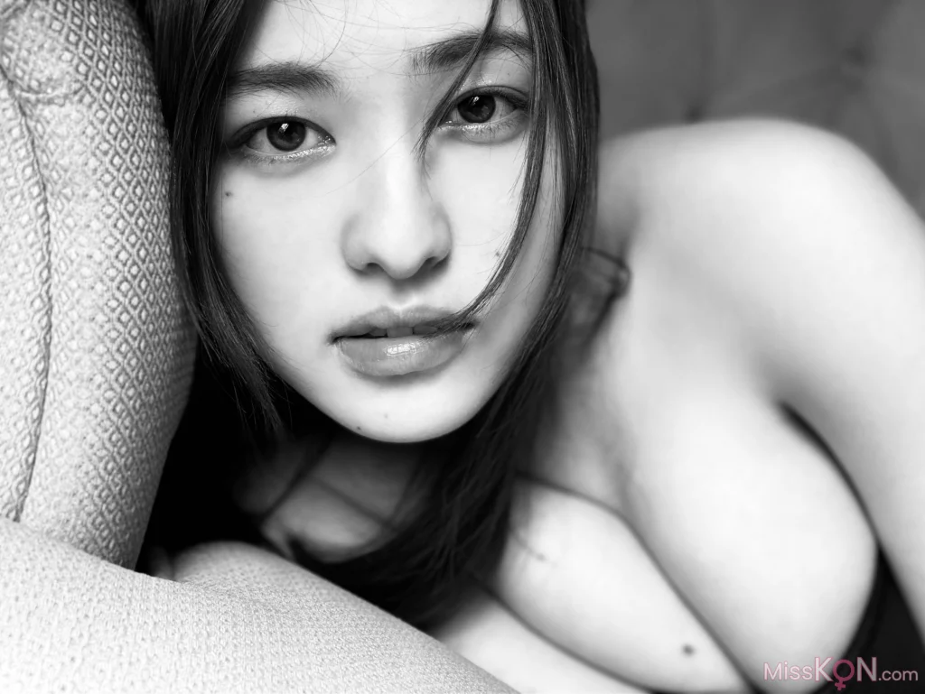 [JP] Yui Kitamura (北村優衣): 週刊ポストデジタル写真集 剥き出しのヒロイン (39 photos)