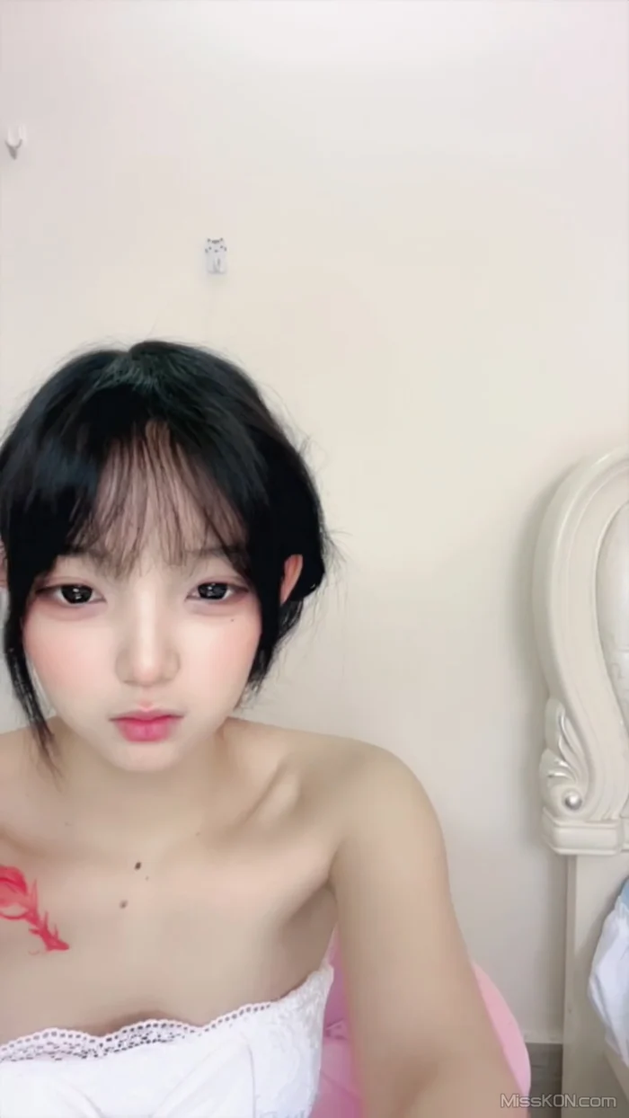 锦芊: 最美校花 全裸热舞 (60 photos + 8 videos)