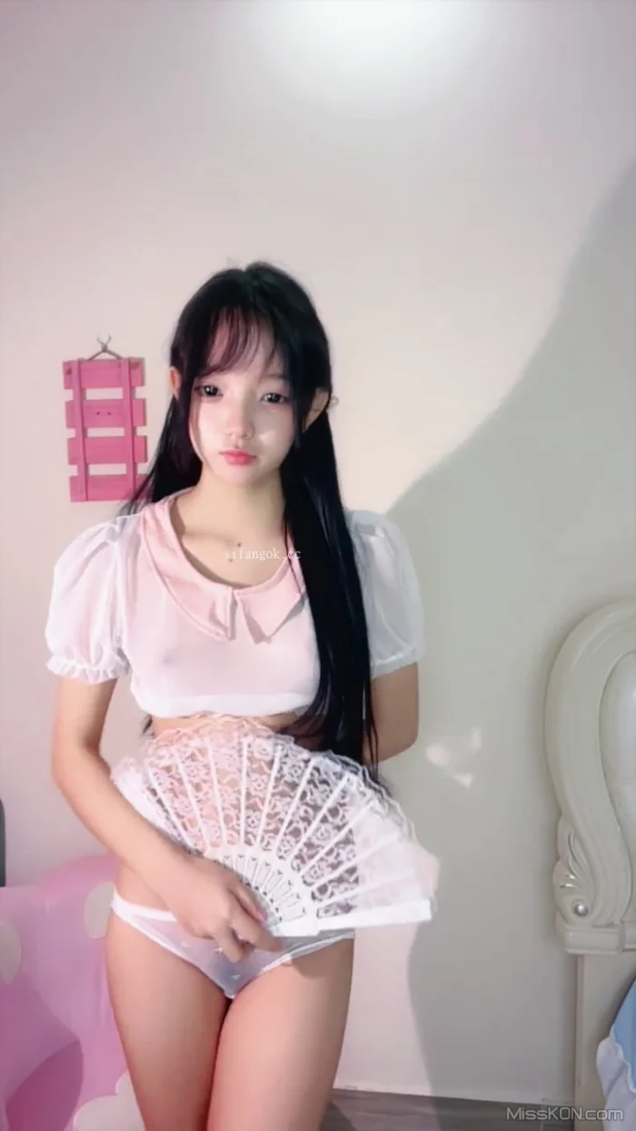 锦芊: 最美校花 全裸热舞 (60 photos + 8 videos)