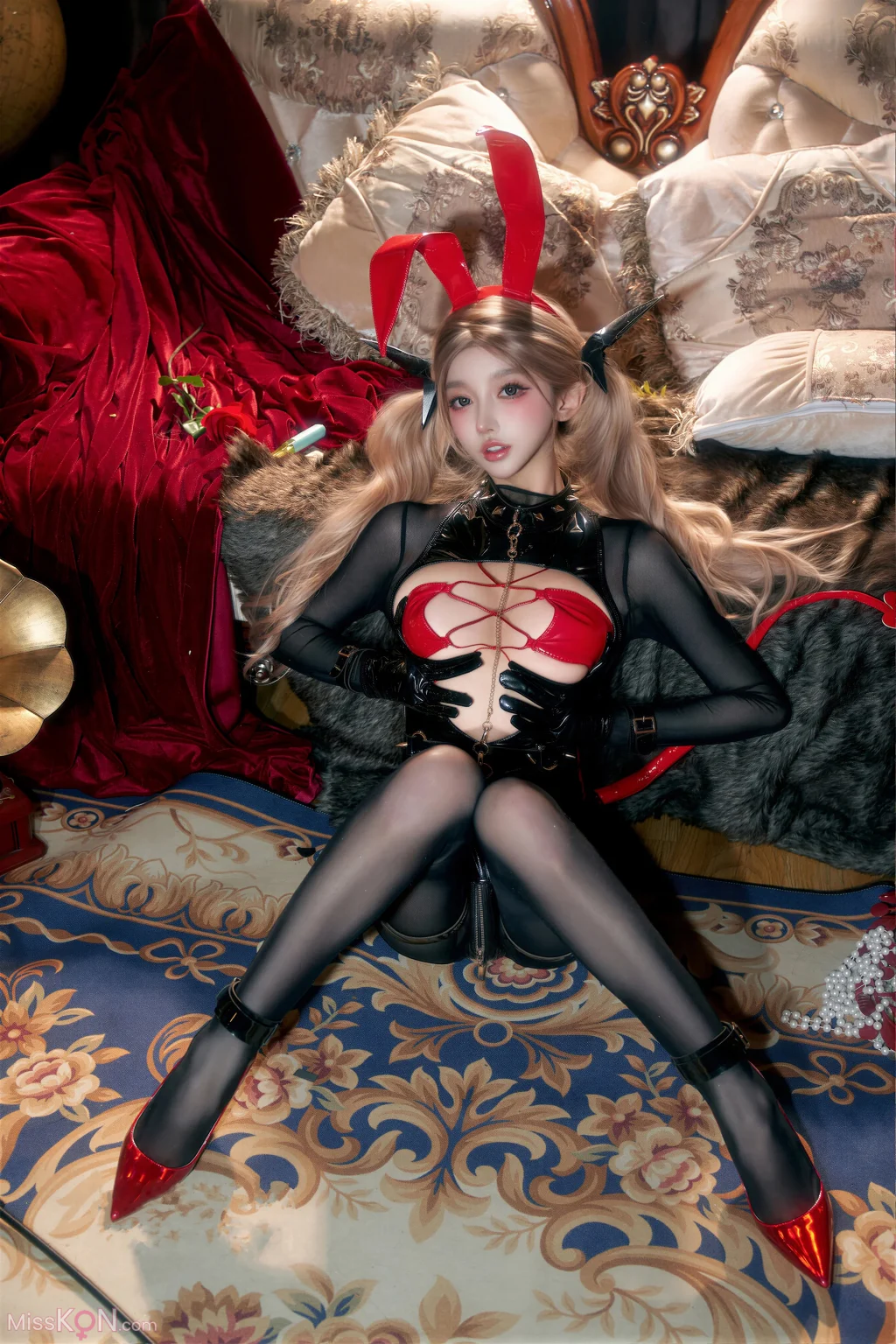 Coser@过期米线线喵: 恶魔兔兔 (24 photos)