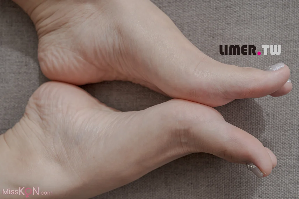 [Limerence原创] No.106: Jaly 指甲油裸足 (181 photos + 4 videos)