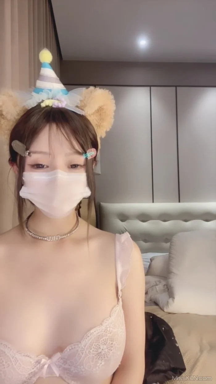 冷枝叶: 刚下海纯欲主播大秀截至2026年01月27日 (39 photos + 7 videos)