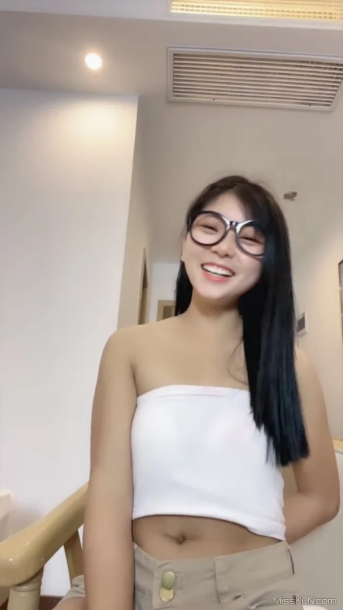 可爱罪名: 萝莉清纯学妹 尺度全开 (45 photos + 5 videos)
