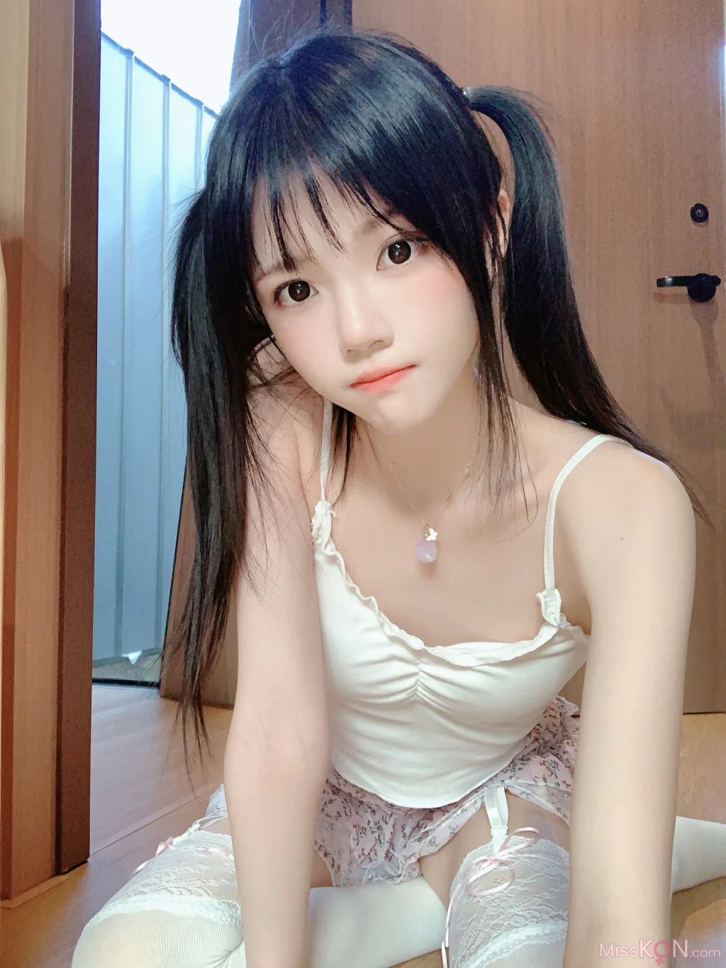 Coser@桜桃喵: 碎花 自拍 (16 photos)