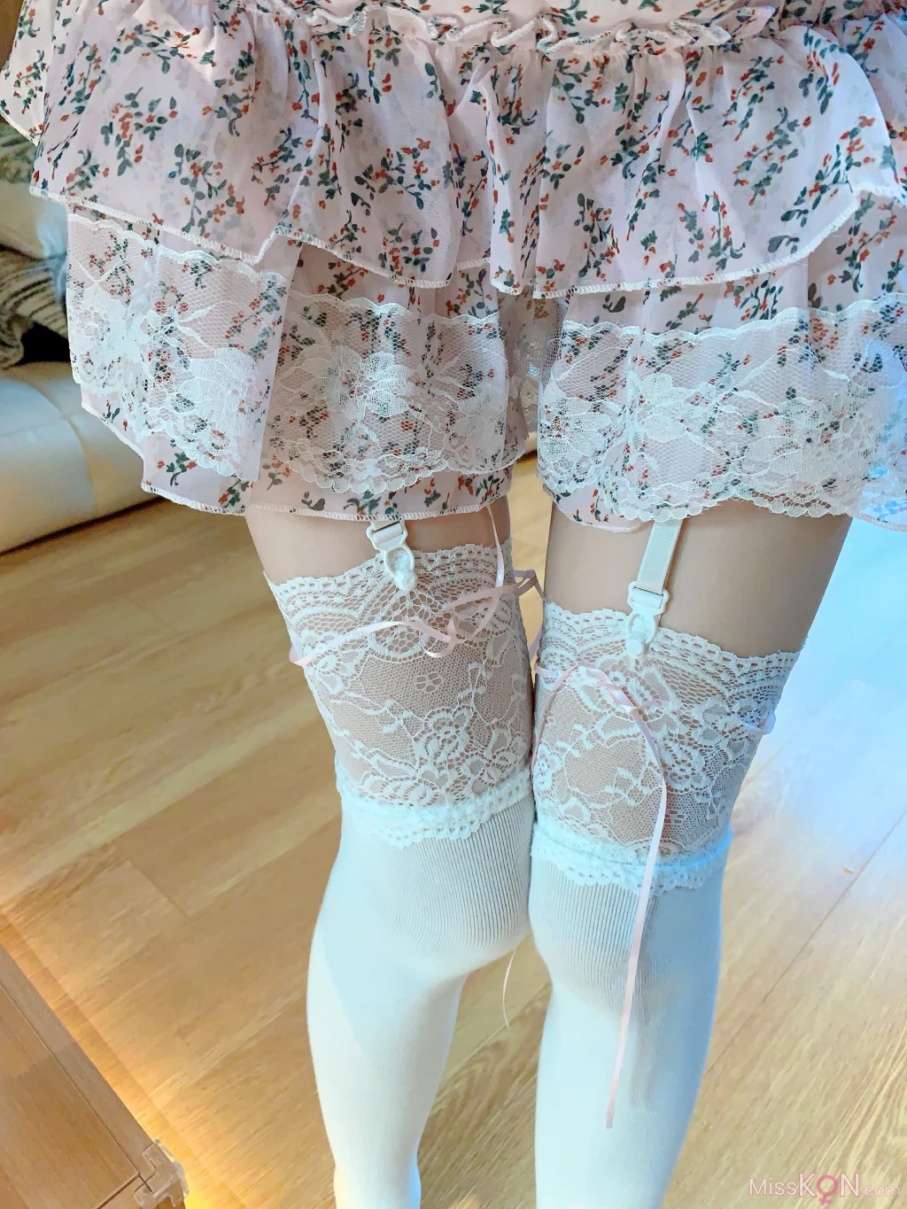 Coser@桜桃喵: 碎花 自拍 (16 photos)