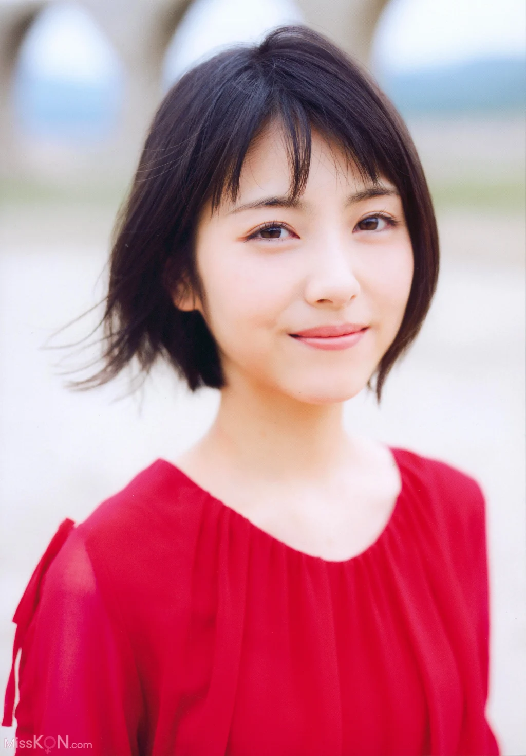 [JP] Minami Hamabe (浜辺美波): 浜辺美波フォトブック 2019年夏 (52 photos)