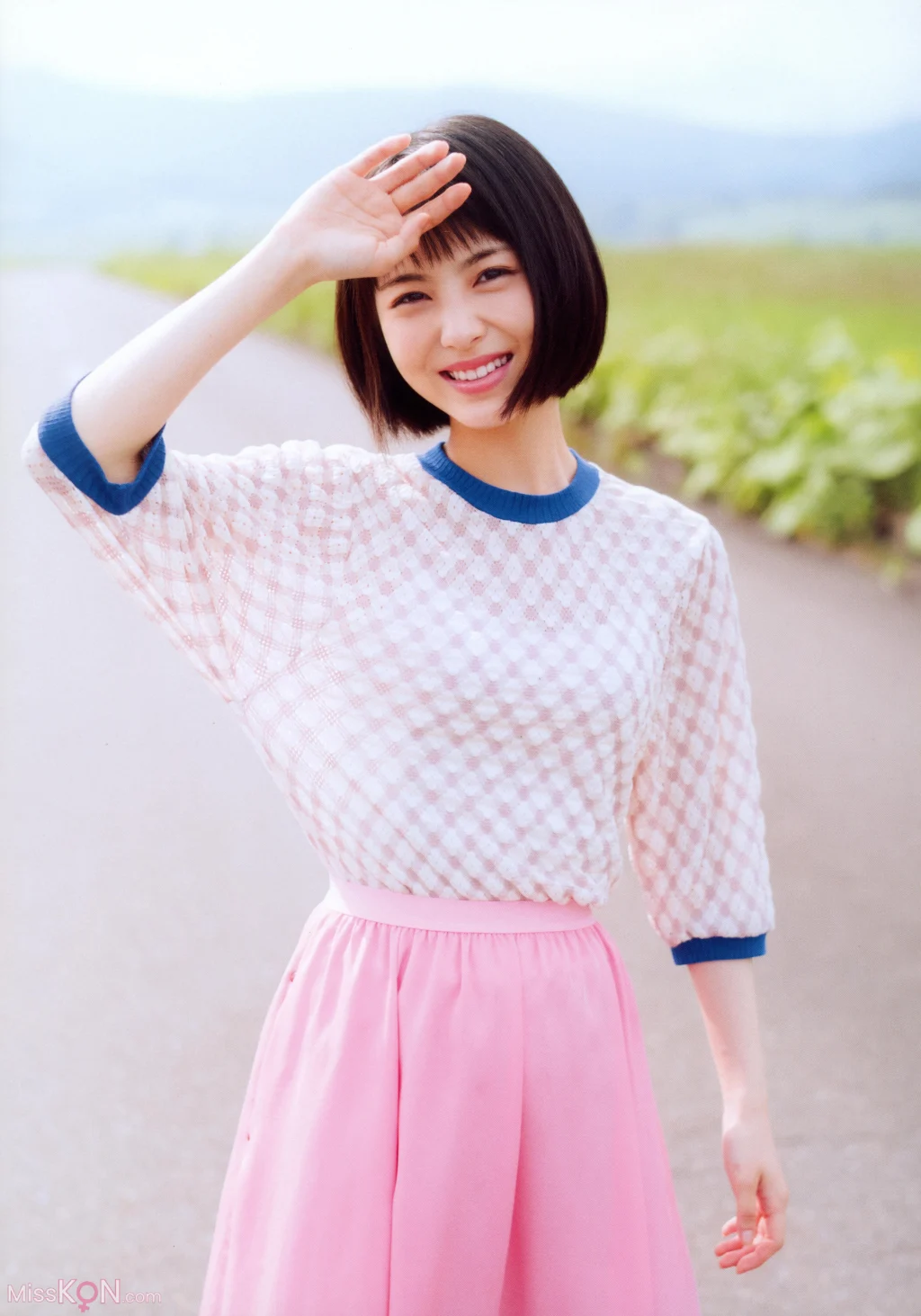 [JP] Minami Hamabe (浜辺美波): 浜辺美波フォトブック 2019年夏 (52 photos) – Page 2