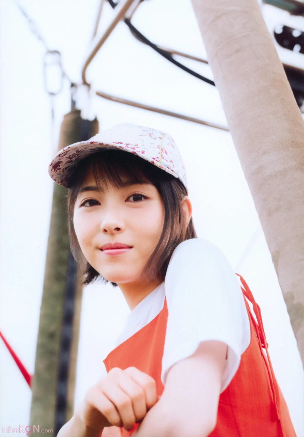 [JP] Minami Hamabe (浜辺美波): 浜辺美波フォトブック 2019年夏 (52 photos) – Page 2