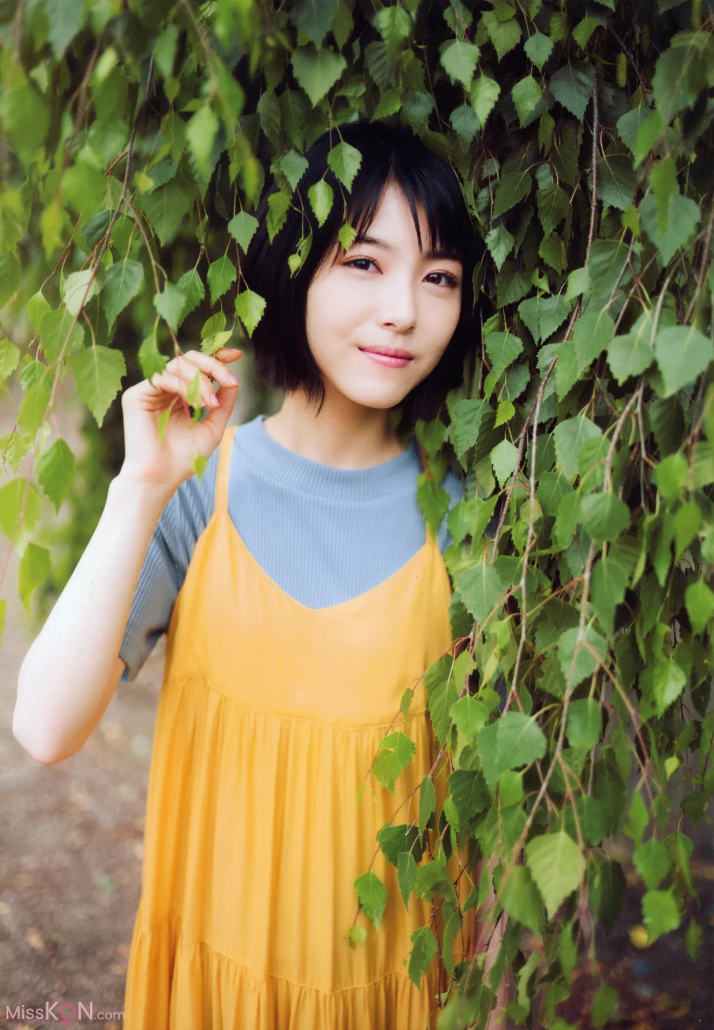 [JP] Minami Hamabe (浜辺美波): 浜辺美波フォトブック 2019年夏 (52 photos) – Page 2