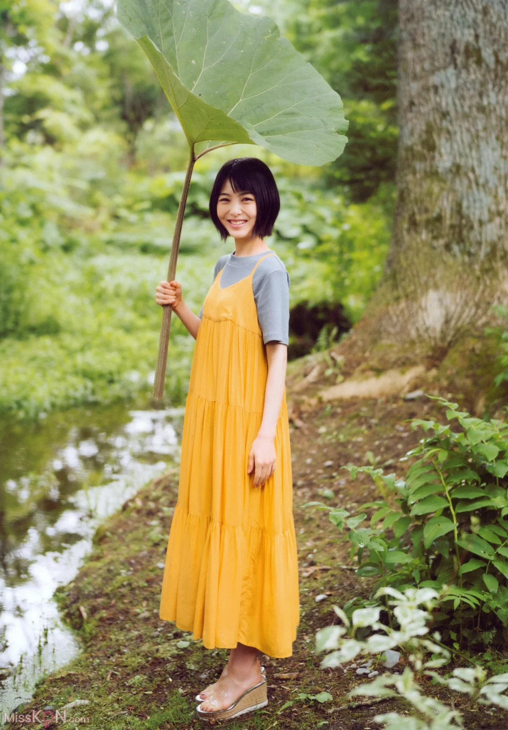 [JP] Minami Hamabe (浜辺美波): 浜辺美波フォトブック 2019年夏 (52 photos) – Page 2