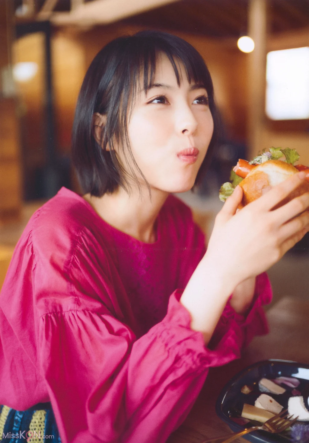 [JP] Minami Hamabe (浜辺美波): 浜辺美波フォトブック 2019年夏 (52 photos) – Page 2