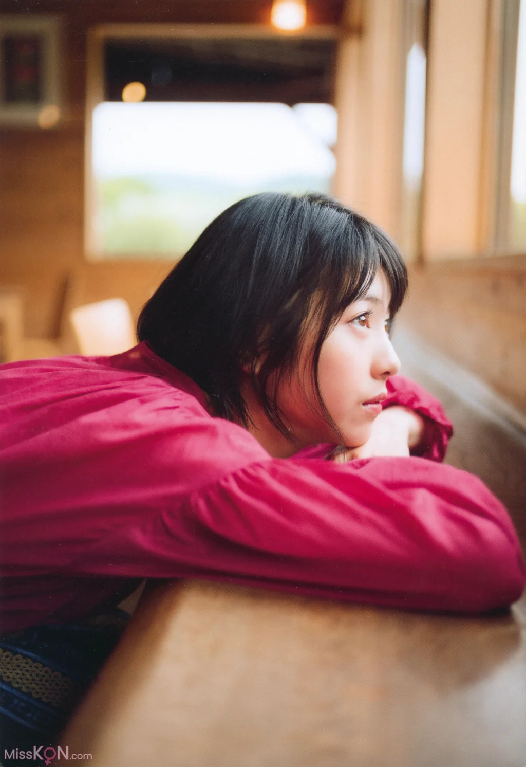 [JP] Minami Hamabe (浜辺美波): 浜辺美波フォトブック 2019年夏 (52 photos) – Page 2