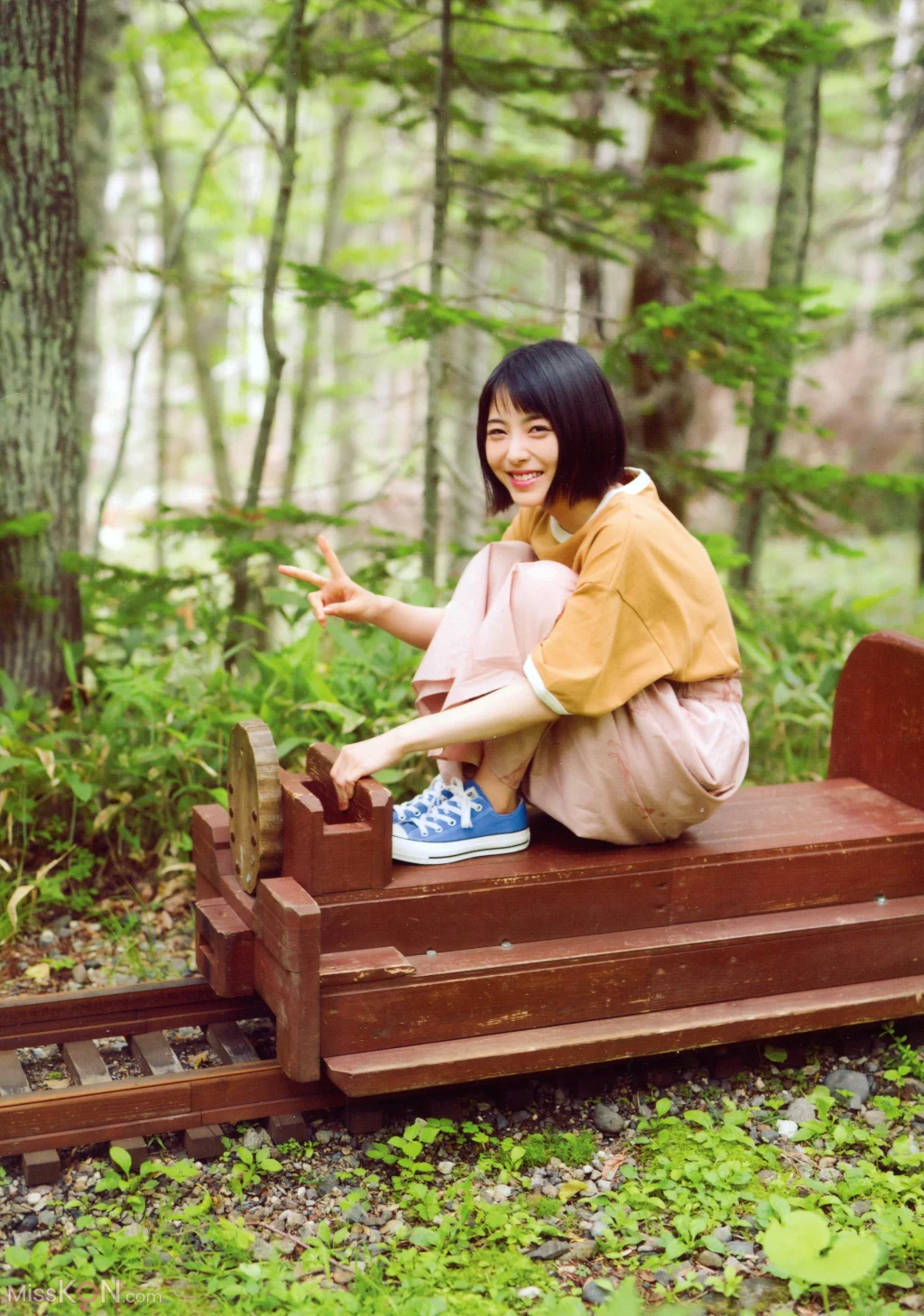 [JP] Minami Hamabe (浜辺美波): 浜辺美波フォトブック 2019年夏 (52 photos) – Page 2