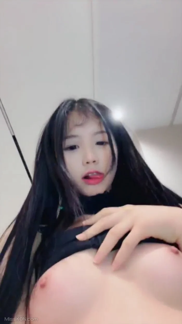 小灰灰呐: 19岁在读大学生 酒店约炮粉嫩无毛白虎内射 (45 photos + 6 videos) – Page 2
