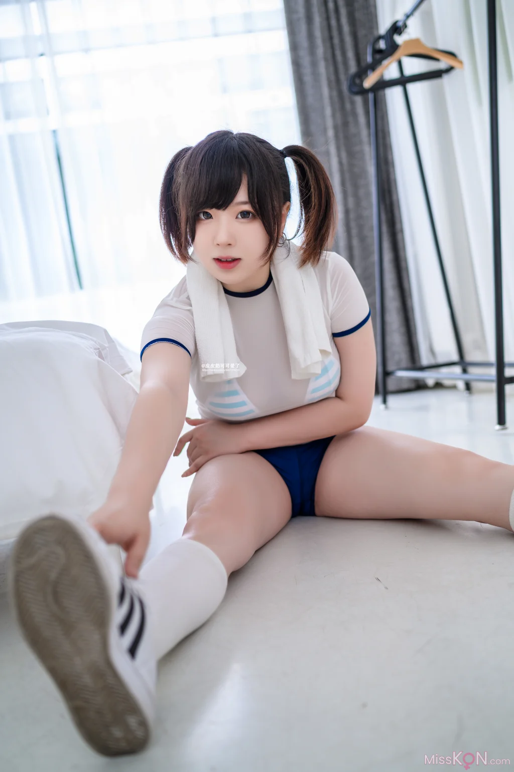 Coser@皮皮奶可可爱了啦: 透视体操服 (50 photos)