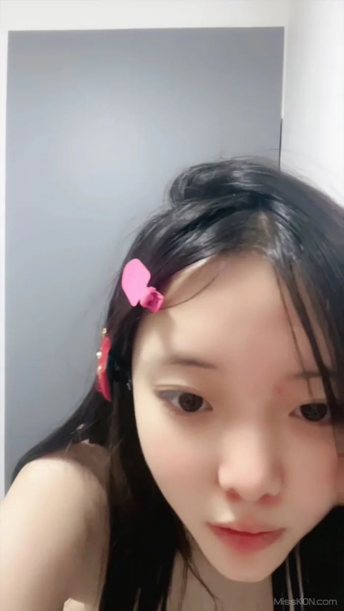 用力槽倩倩: 甜美小萝莉 热门歌曲 裸舞狂跳 (36 photos + 5 videos)
