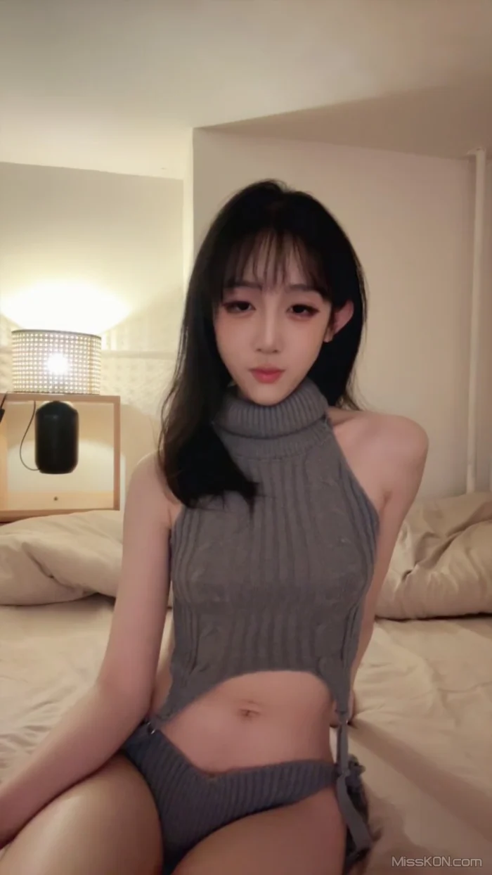张包包: 最顶级校花 颜值巅峰小美女 (30 photos + 4 videos)