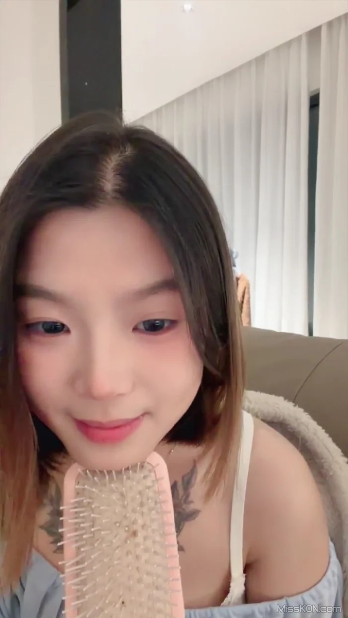 美少女壮壮: 新人绿播下海 (39 photos + 6 videos)
