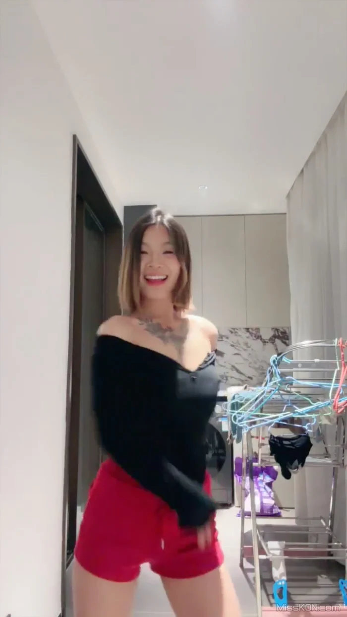 美少女壮壮: 新人绿播下海 (39 photos + 6 videos)