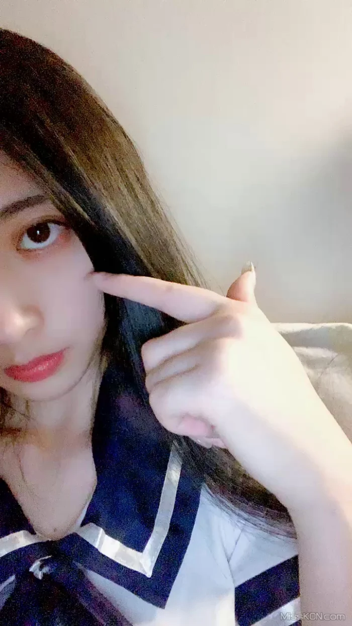 甜桃: 超高颜值 极品身材反差炸裂 玩法花样百出 (124 photos + 81 videos)