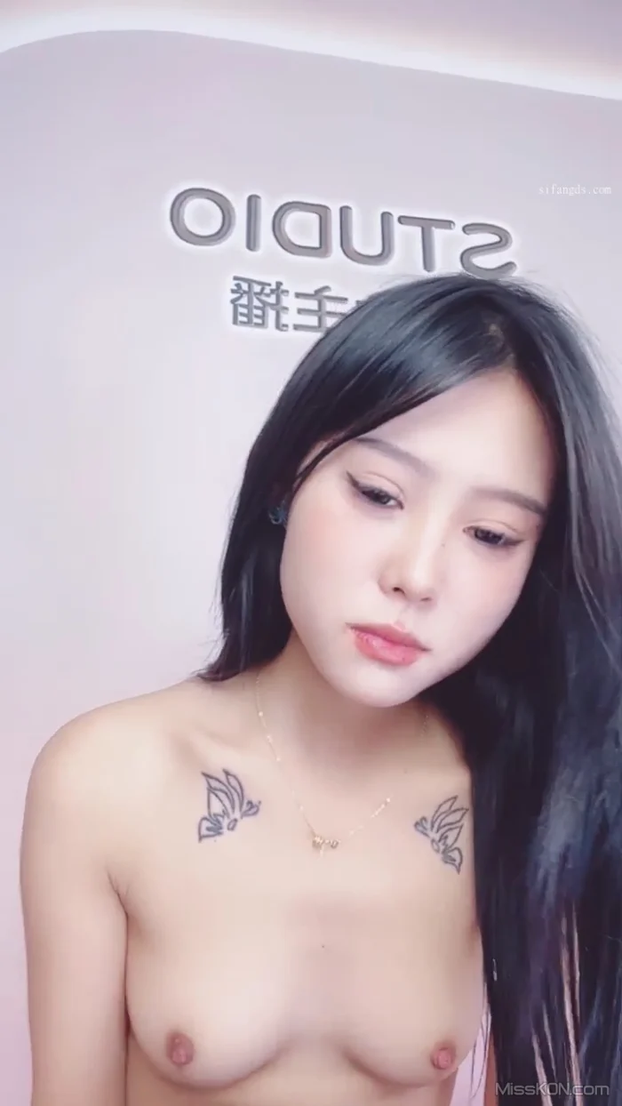 19水嫩: 黑丝女神 高跟女仆装 (48 photos + 8 videos)