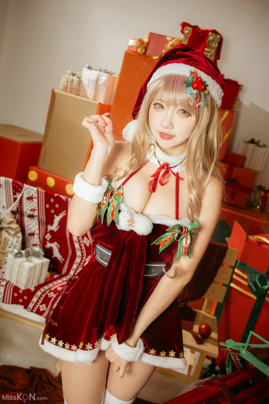 Coser@是一只熊仔吗: Nikke胜利女神 艾玛圣诞 (40 photos)